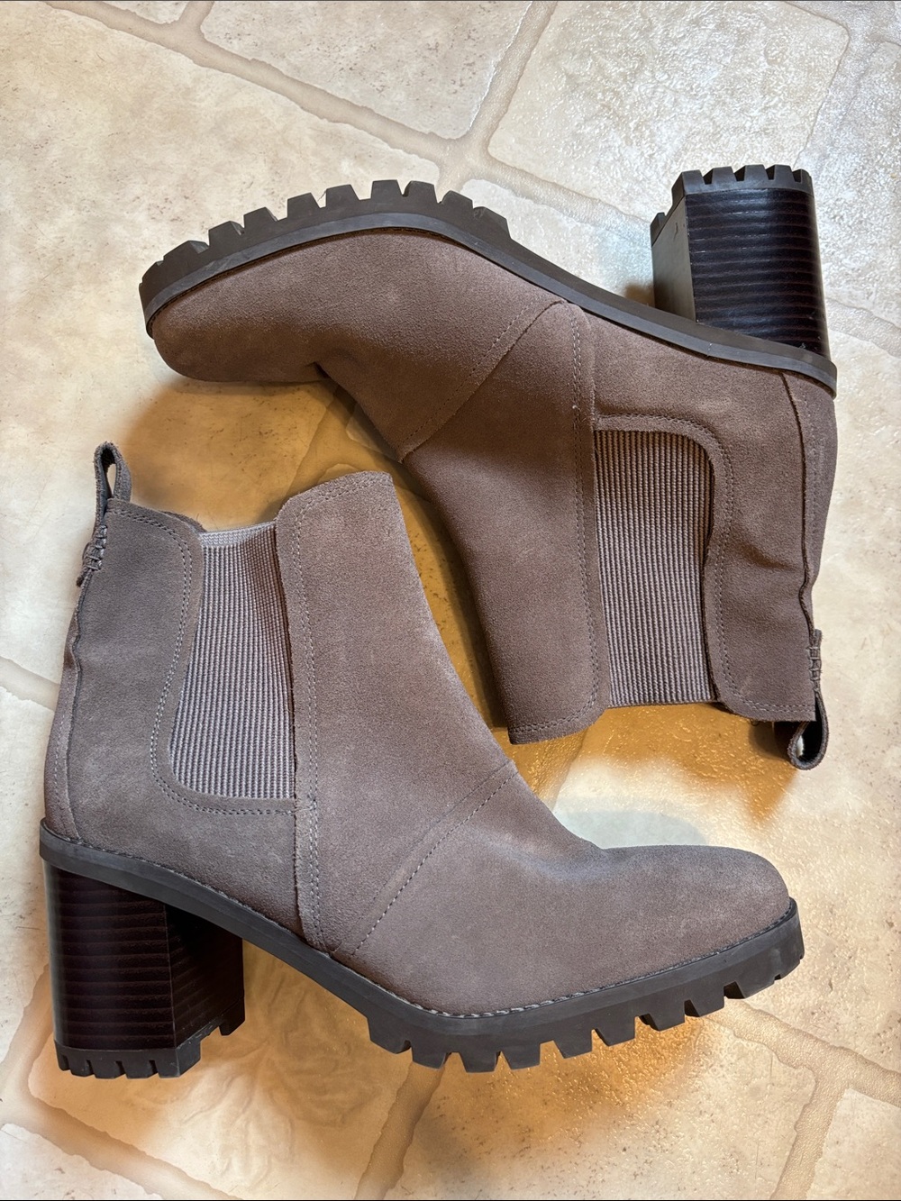 UGG Women's Hazel Waterproof Suede Boot Women’s Size 11 (1103766)